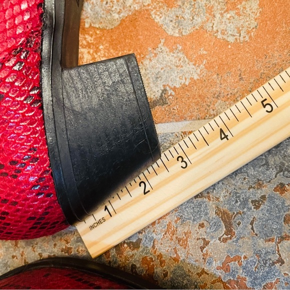 🐦‍🔥NWOT! Gorgeous Sugar Split Side Python Red & Black Pointed Toe Booties! - Picture 8 of 14